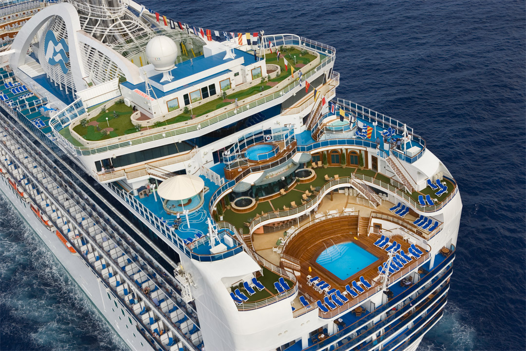  There’s plenty to do onboard each <em>Crown Princess</em> cruise! 