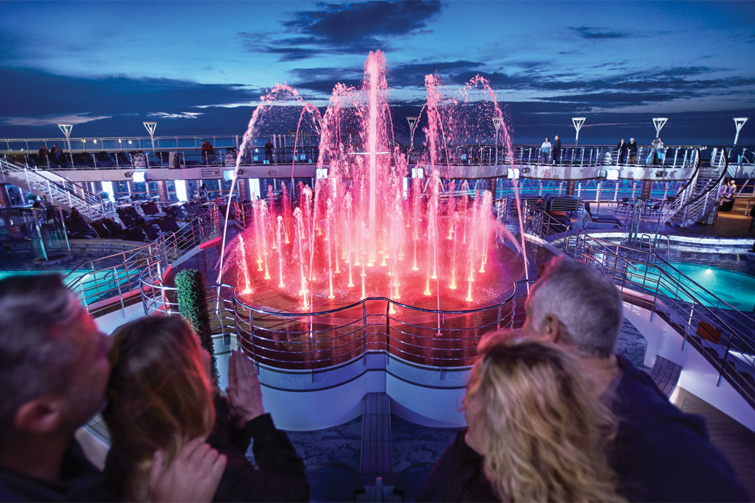  Don’t miss the dazzling Water Light Show featured onboard <em>Royal Princess</em>! 