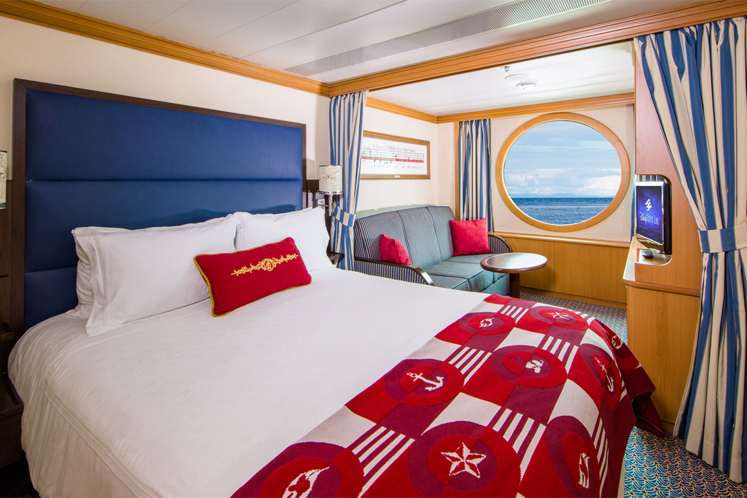  There’s plenty of room for your whole family in the staterooms and suites onboard <em>Disney Magic</em>! 