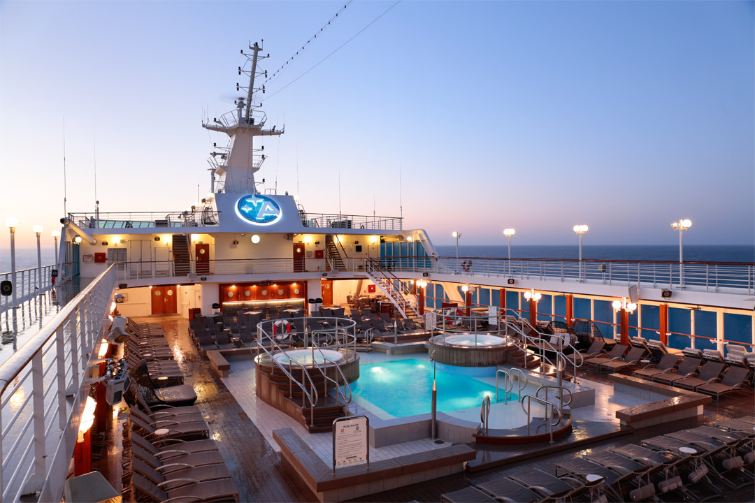  Relax on <em>Azamara Journey’s</em> inviting pool deck! 