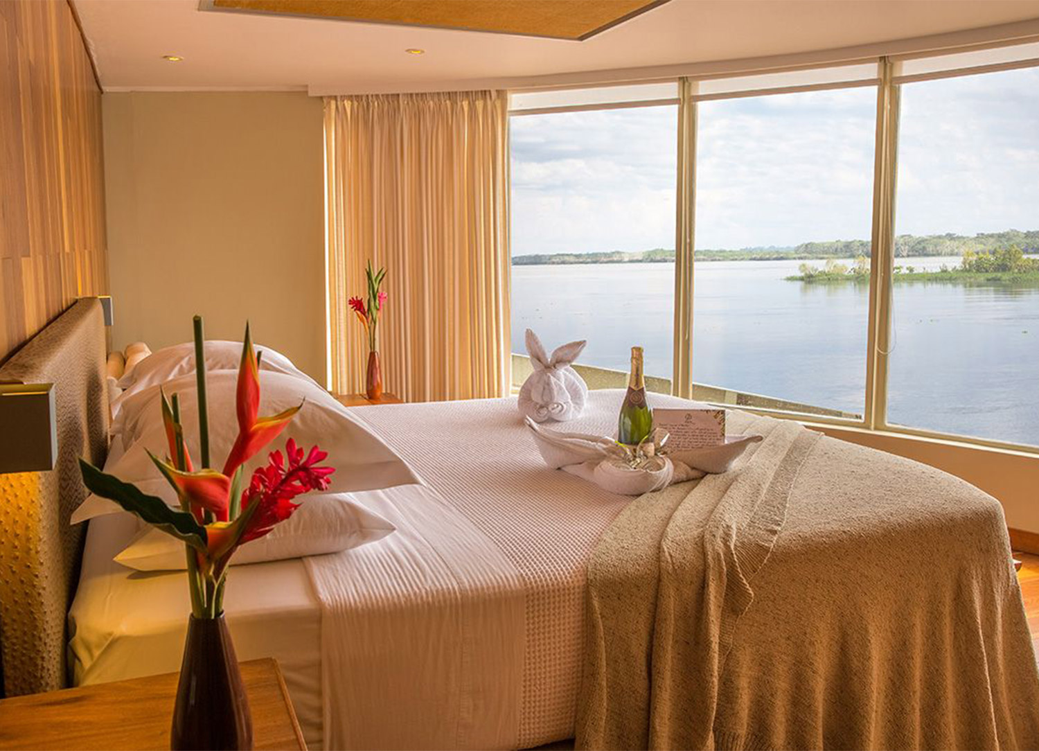 Corner Suite - Bedroom