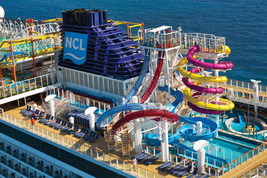  From sun bathing to splashing to the thrilling ropes course, there is an incredible variety of things to do onboard <em>Norwegian Breakaway</em>. 