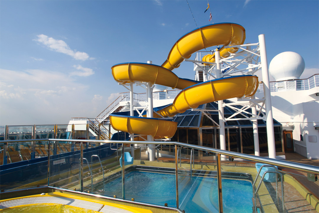  Splash your way down the exhilarating waterslide onboard <em>Costa Fascinosa</em>!  
