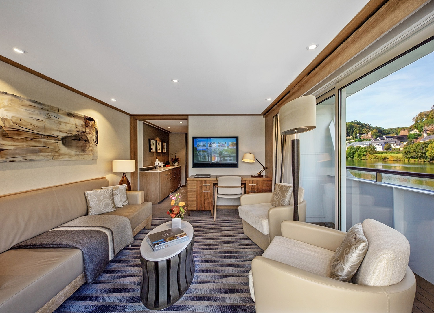 Explorer Suite - Sitting Room