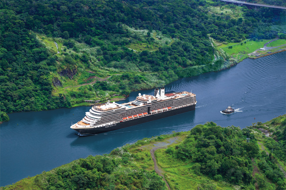  <em>ms Nieuw Amsterdam</em> sailing through the Panama Canal. 