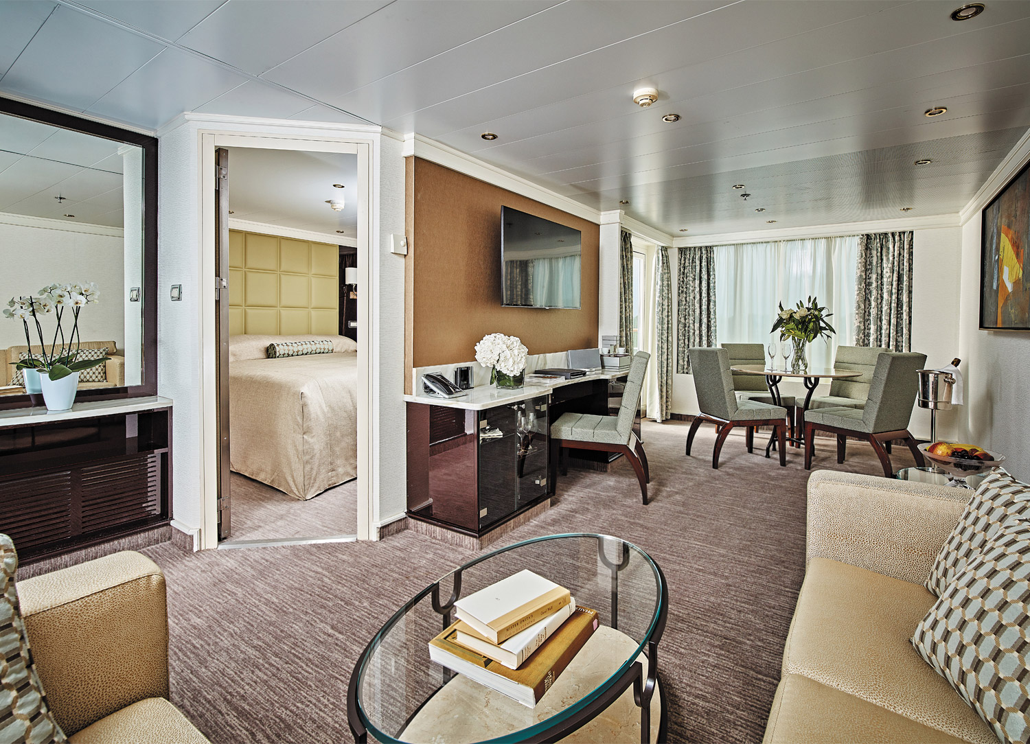 Navigator Suite - Living Room
