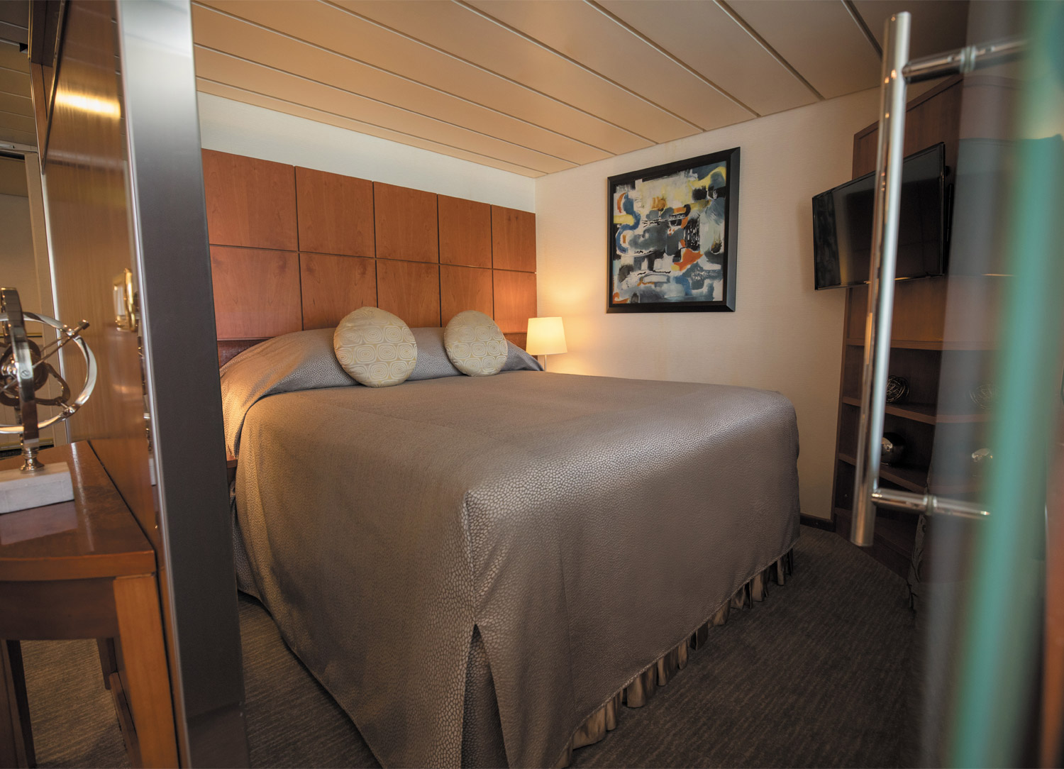Seven Seas Suite (Forward) - Bedroom