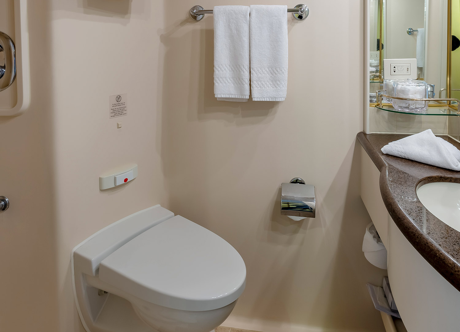 Britannia Club Balcony - Bathroom