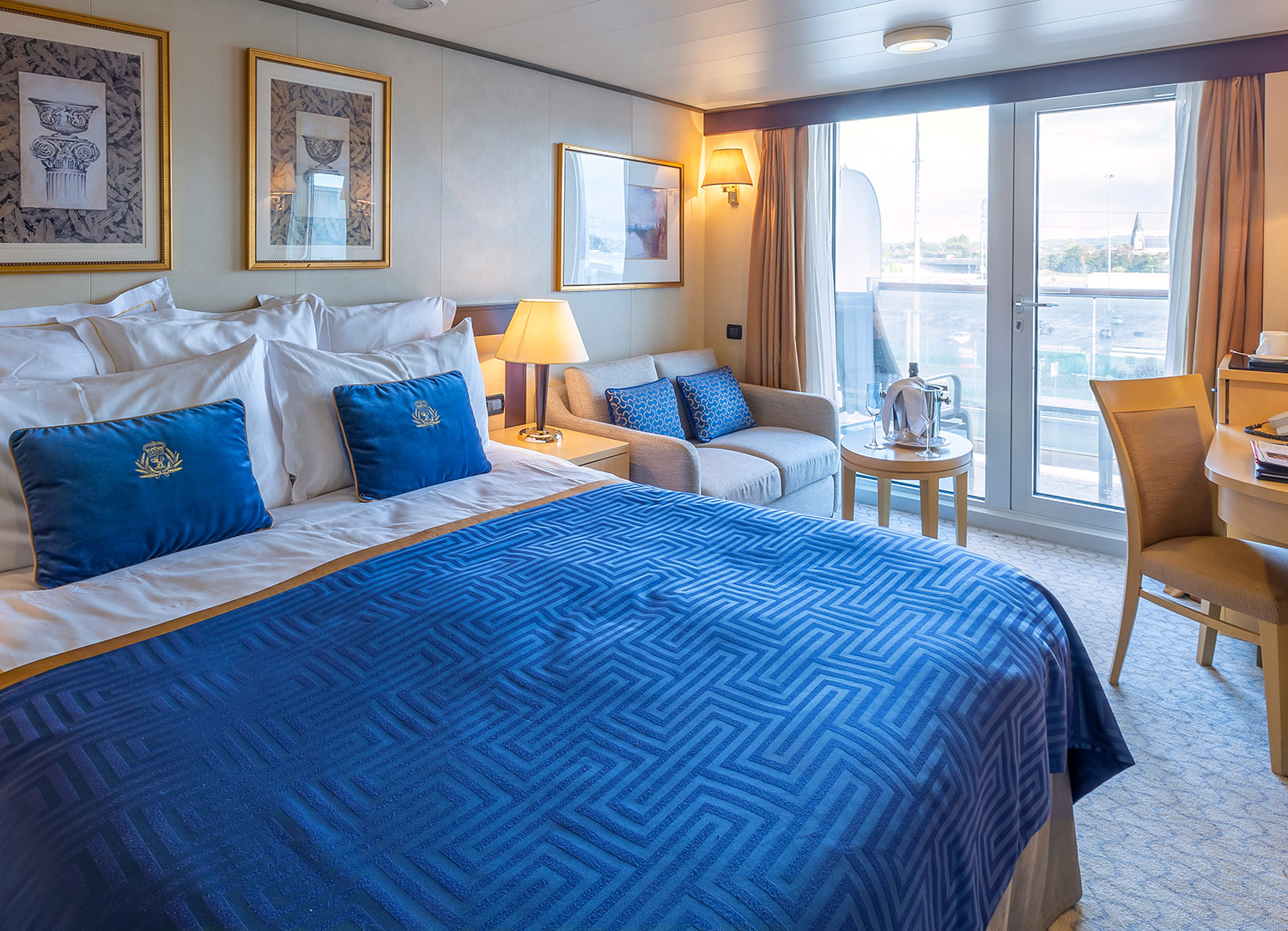 Britannia Balcony - Bedroom