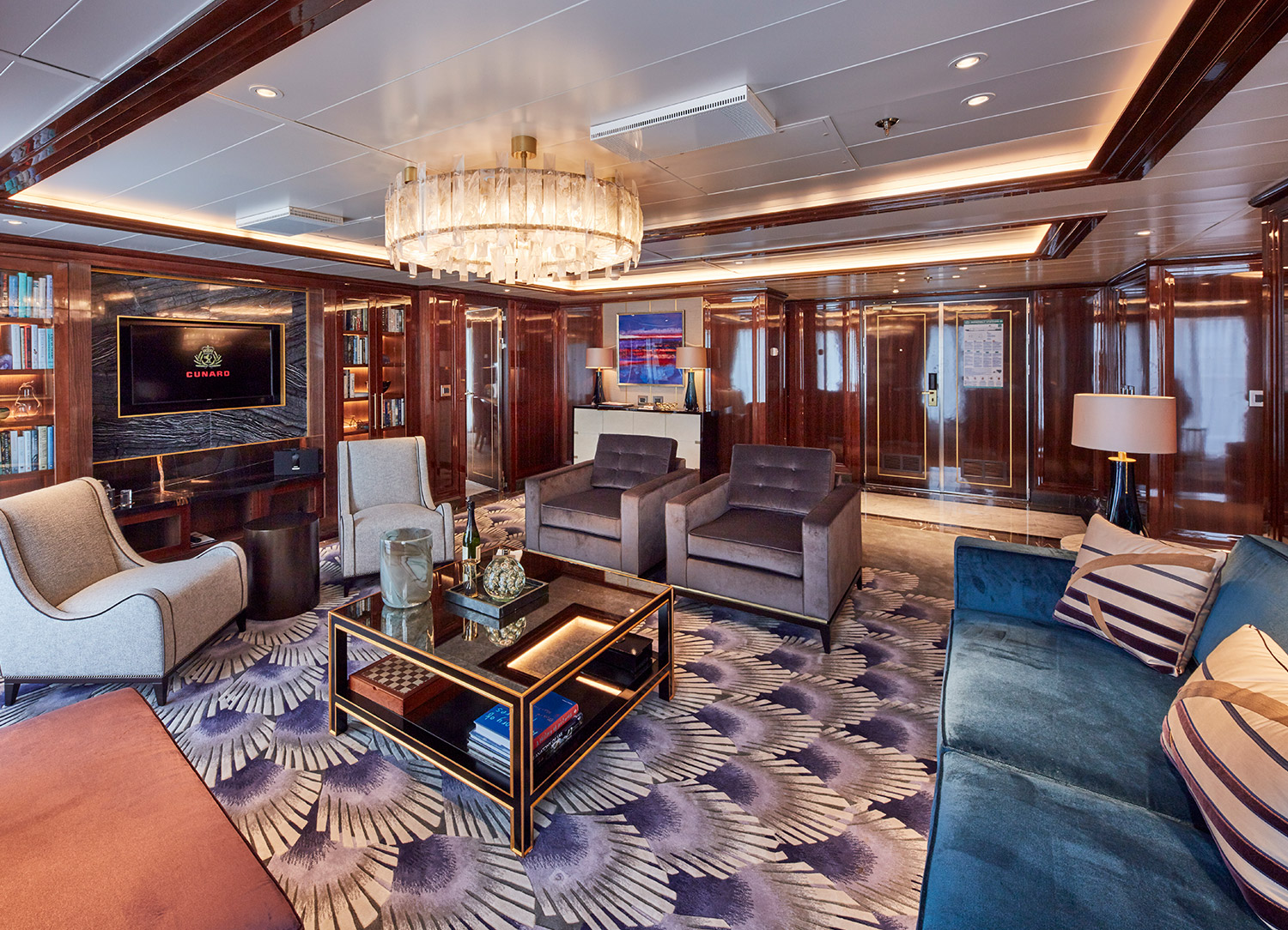 Grand Suite - Living Room