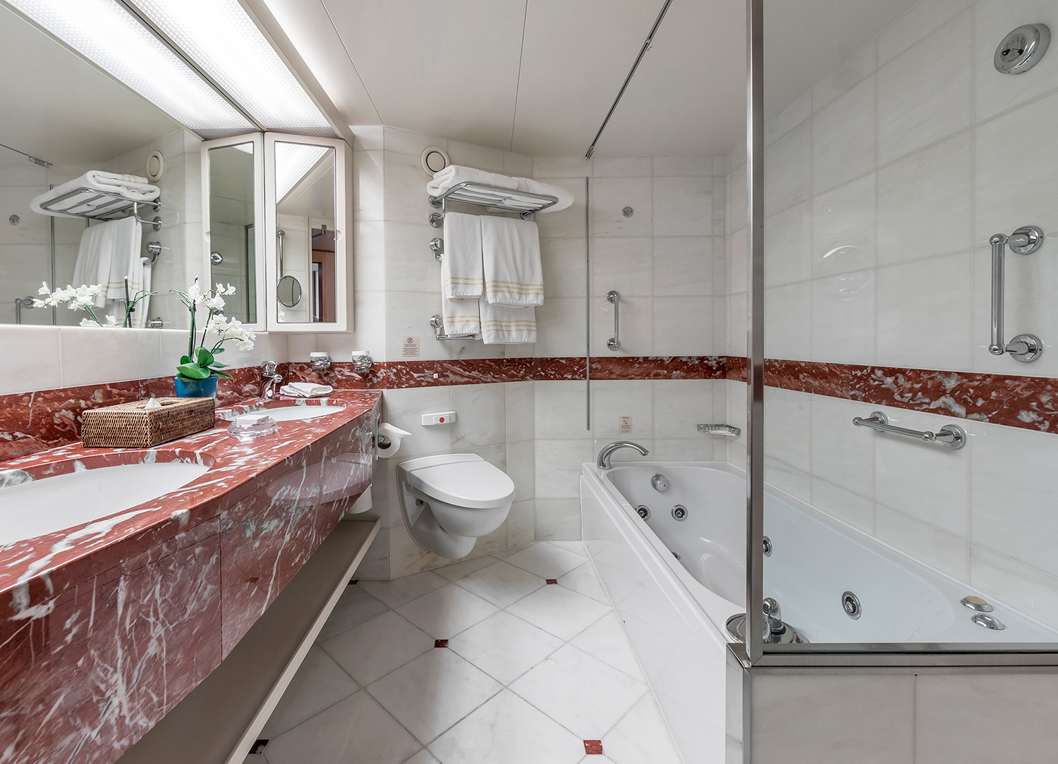Queens Suite - Bathroom