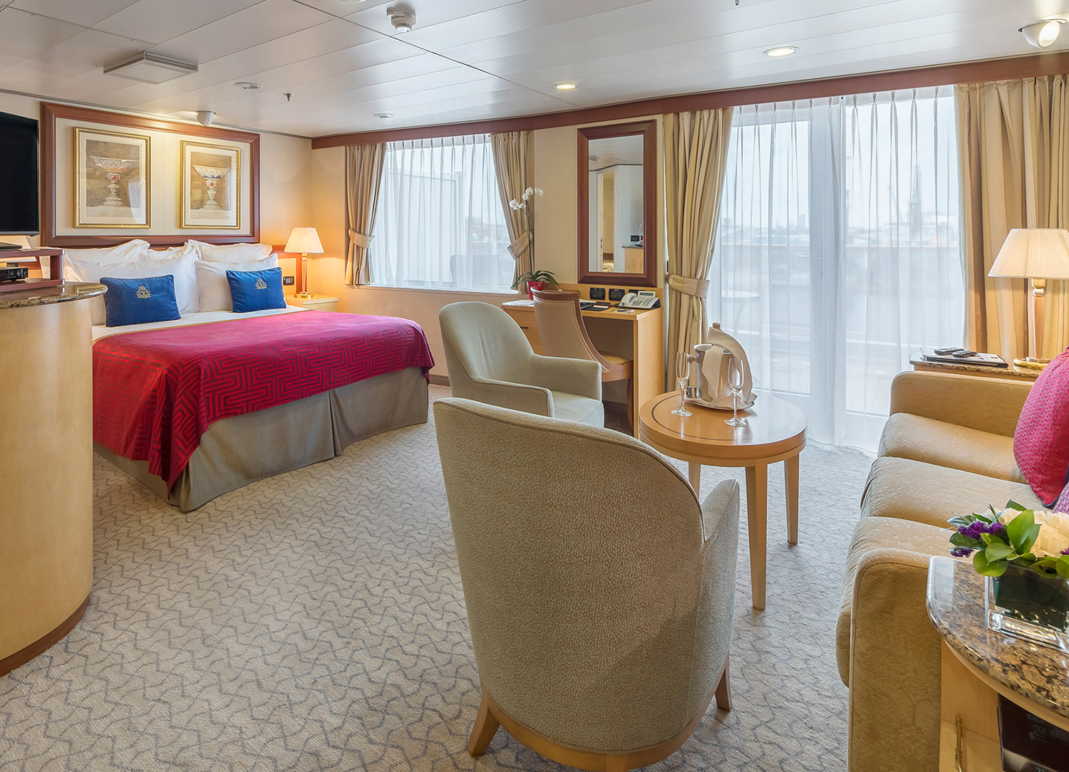 Queens Suite - Bedroom