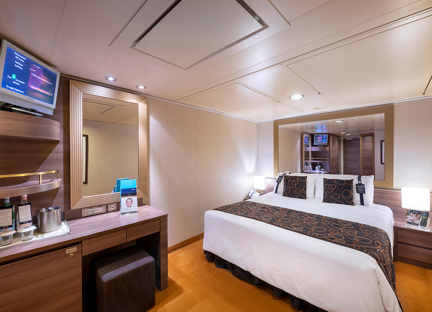 Deluxe Interior - Bedroom