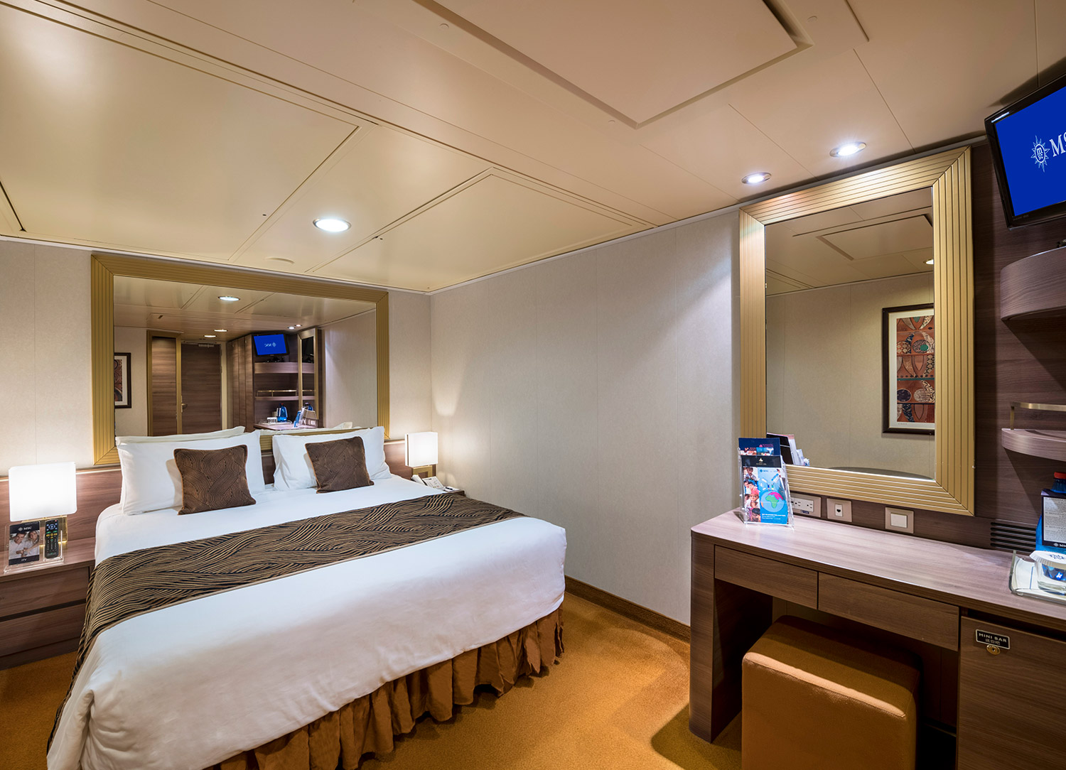 Deluxe Interior - Bedroom