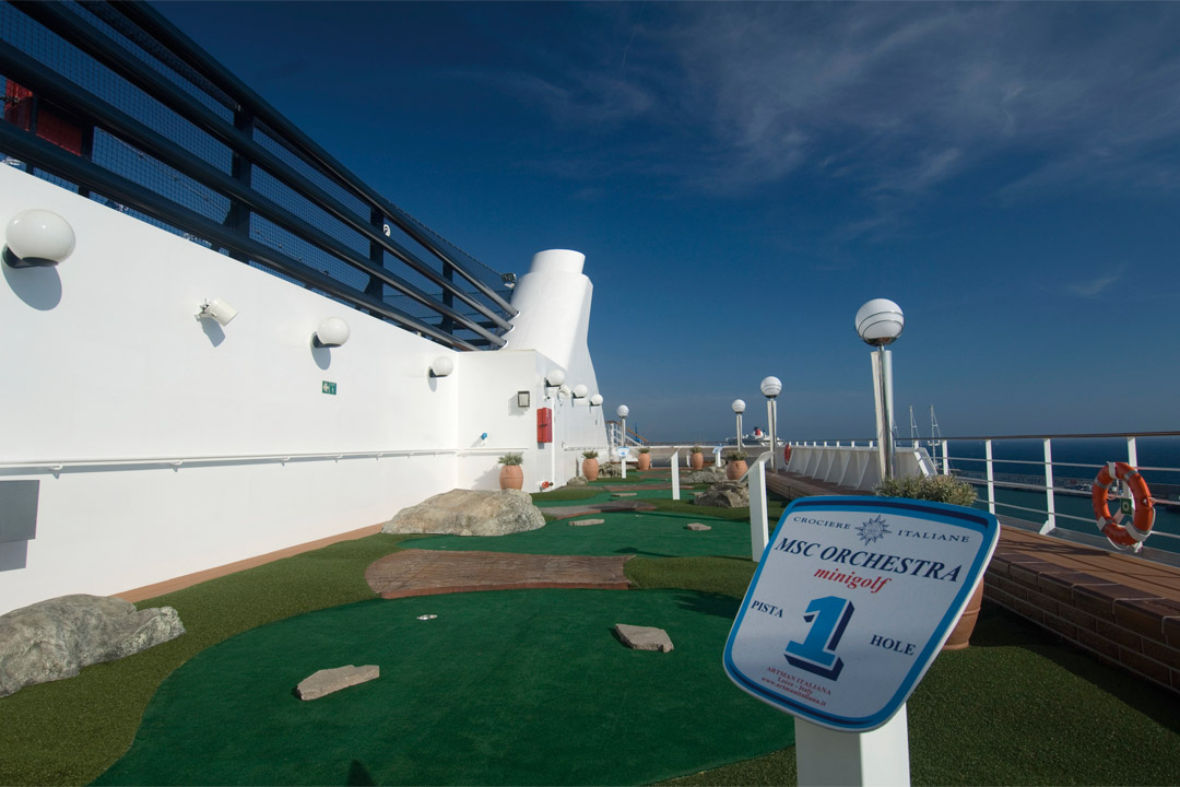  Your whole family can have a fun time at the challenging mini-golf course onboard <em>MSC Orchestra</em>!   