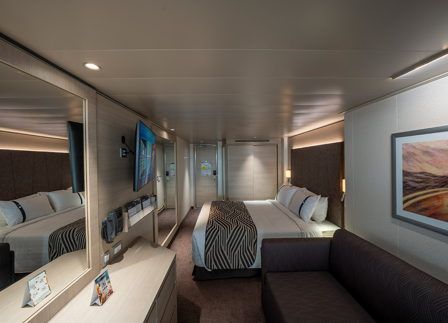 Deluxe Balcony with Partial View - Bedroom
