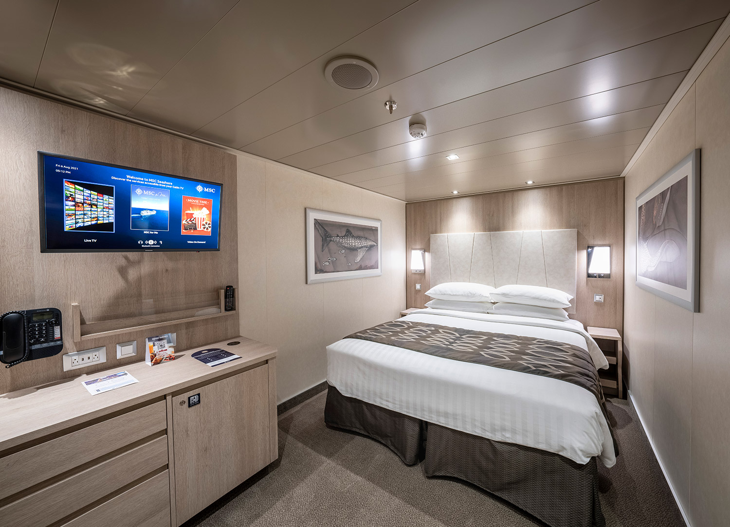 Deluxe Interior - Bedroom