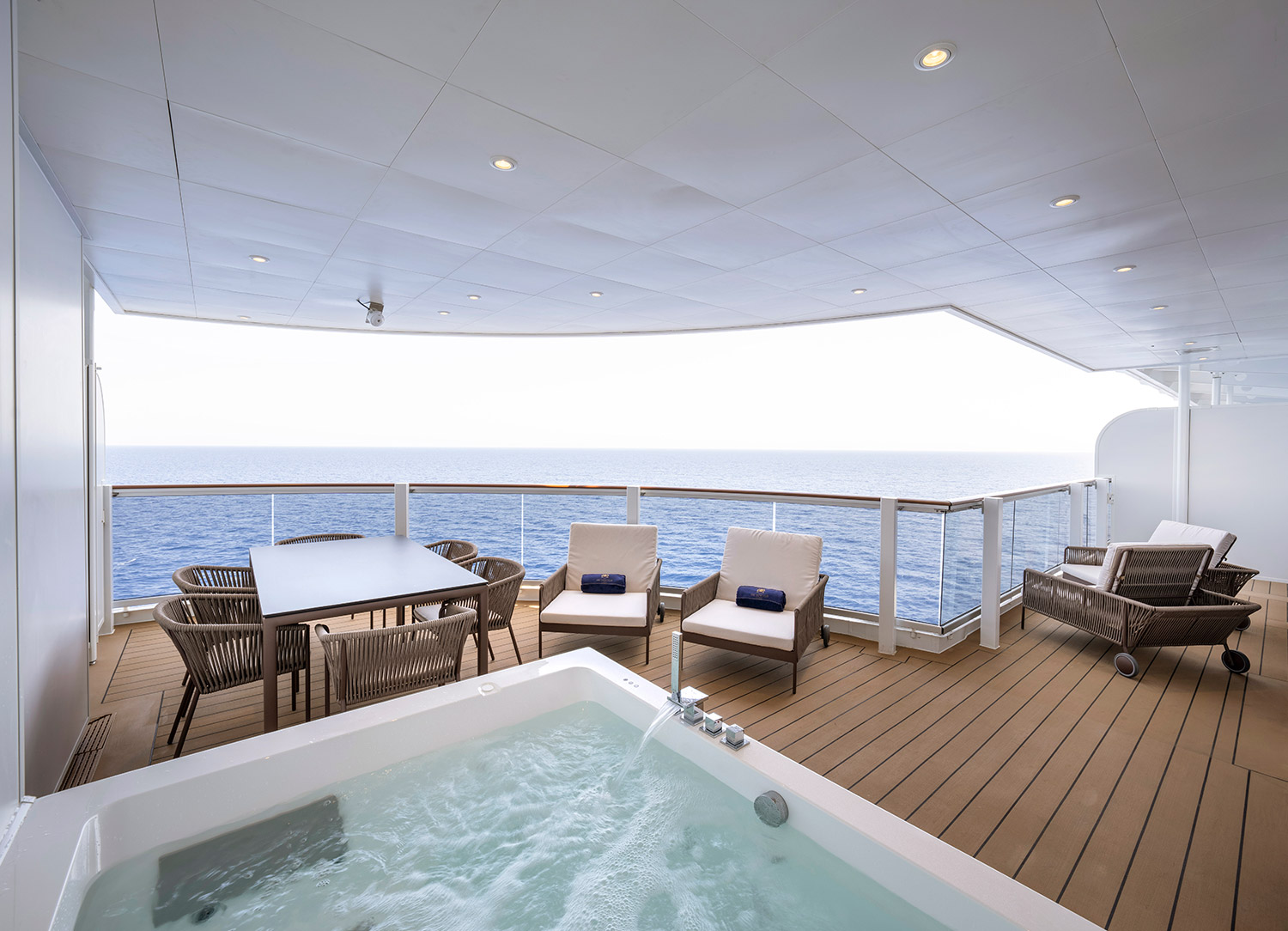 MSC Yacht Club Royal Suite - Whirlpool Bath