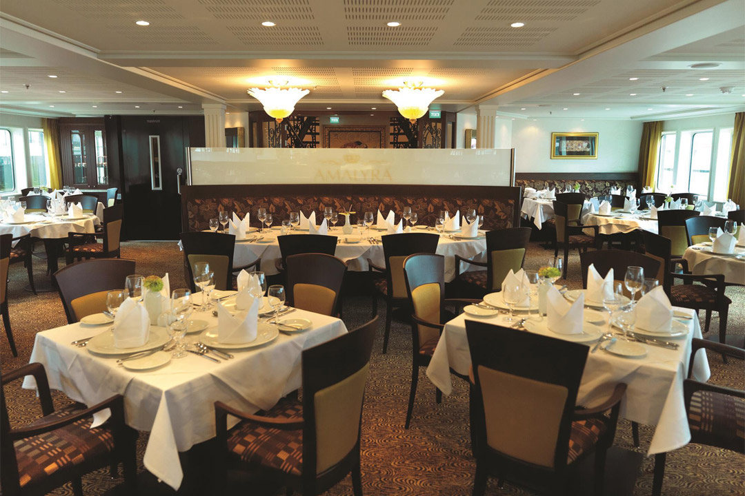 The Main Restaurant aboard <em>AmaLyra