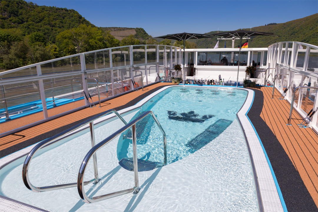  The pool onboard <i>AmaPrima</i> 