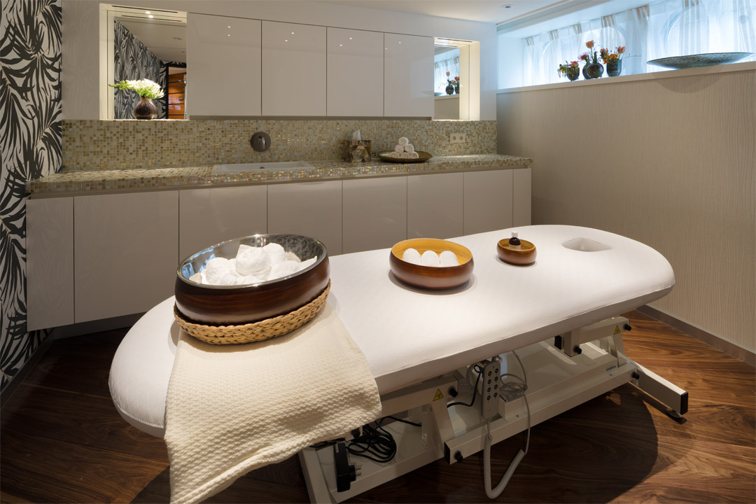  Treat yourself to a soothing therapy in one of the onboard spas 