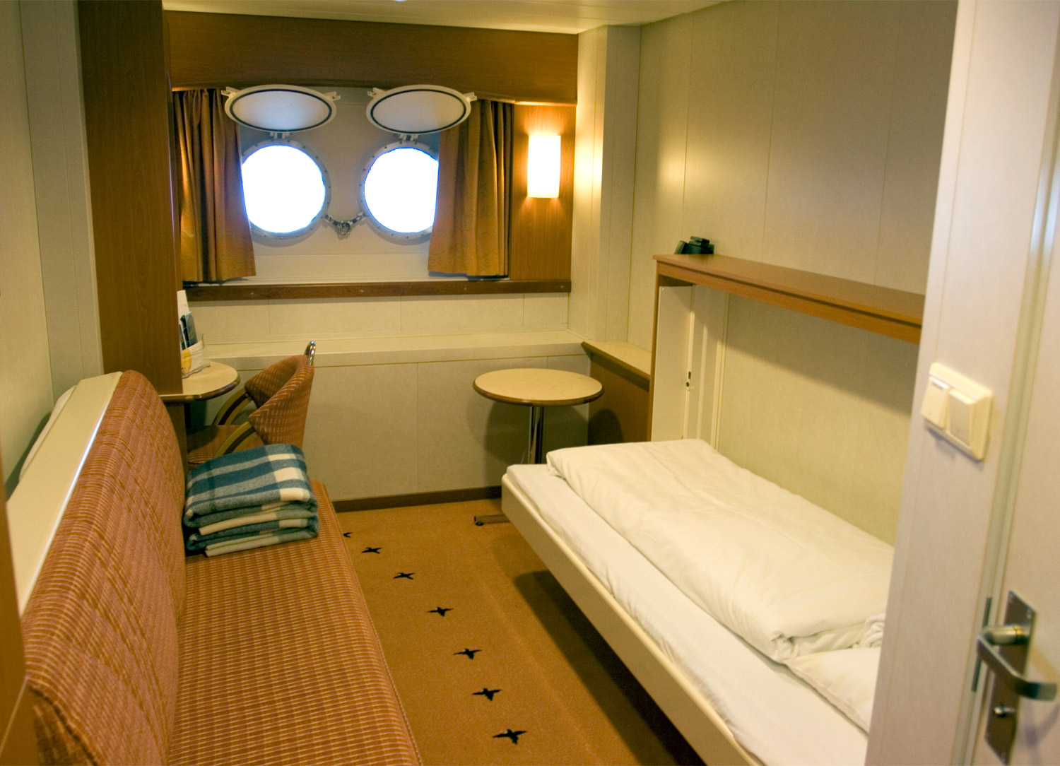 Lower Decks for 2 Travelers (Limited View) stateroom on MS Midnatsol