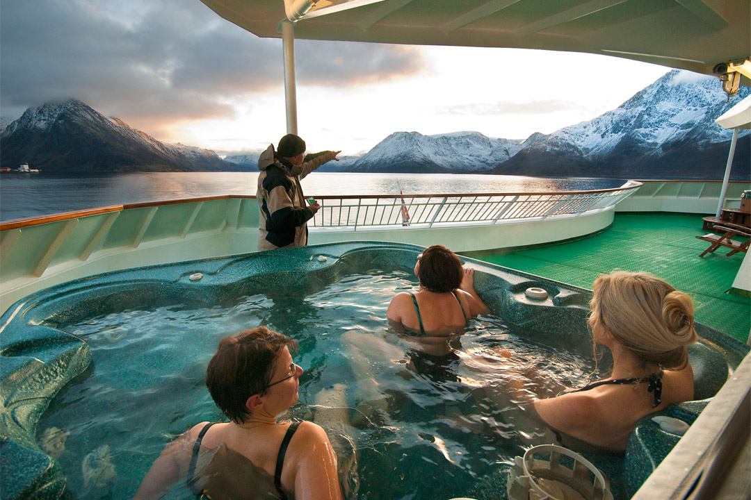  You can relax in <em>MS Nordnorge’s</em> soothing jacuzzi after a long day of exploring!  