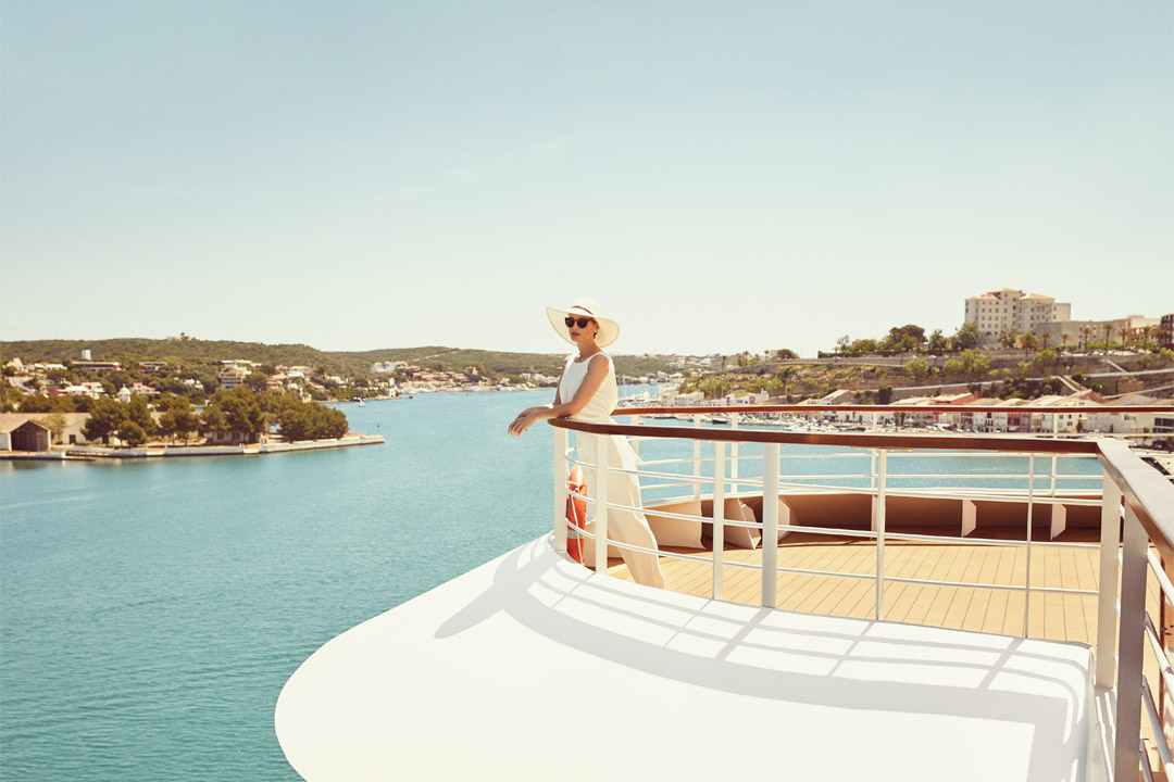  There are plenty of incredible vantage points awaiting you onboard <em>Seabourn Sojourn</em>. 