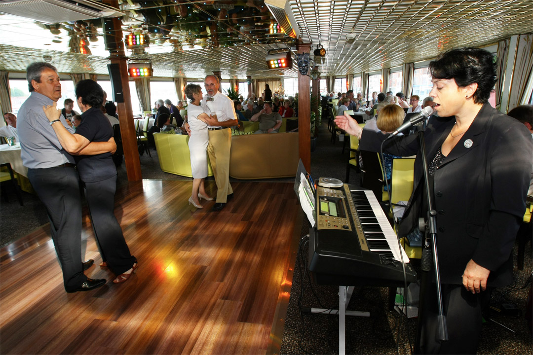  Local performers provide onboard entertainment for you to enjoy. 