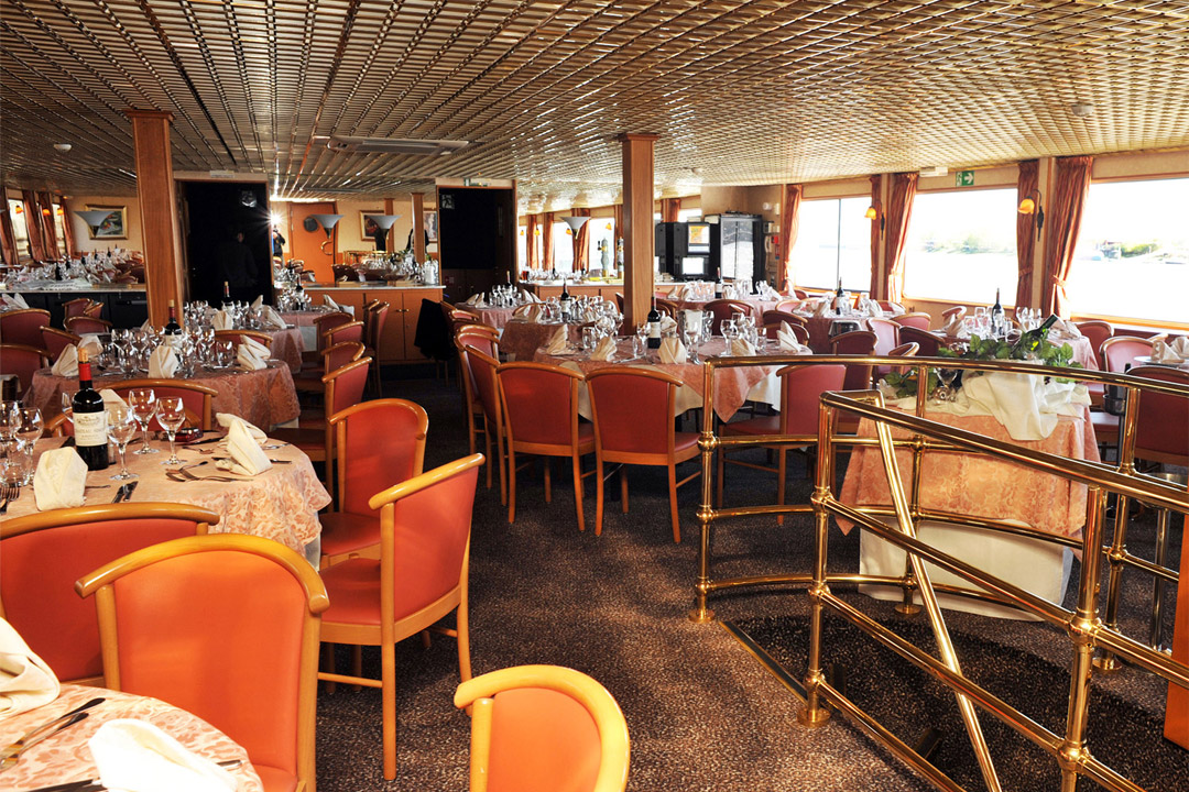  Where you will enjoy your meals onboard <em>MS Rhone Princess</em>. 