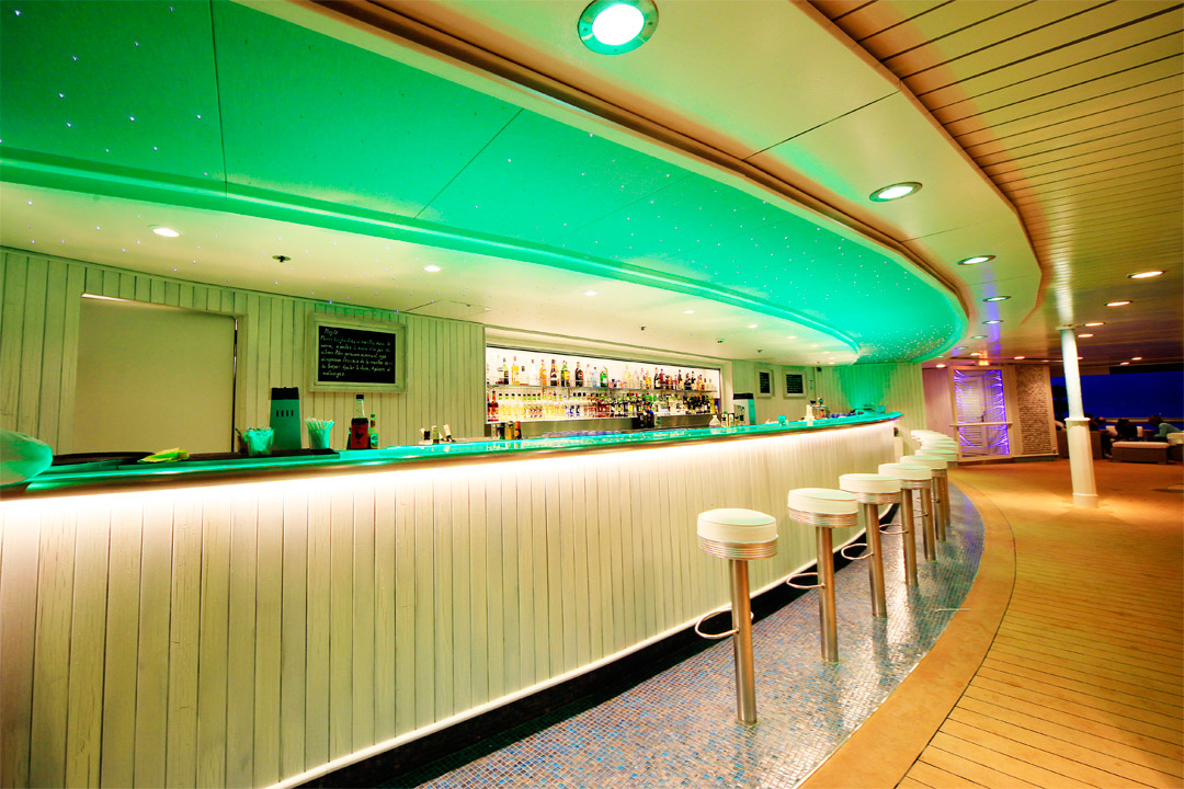  An outdoor bar on one of <em>Pullmantur’s</em> ships 