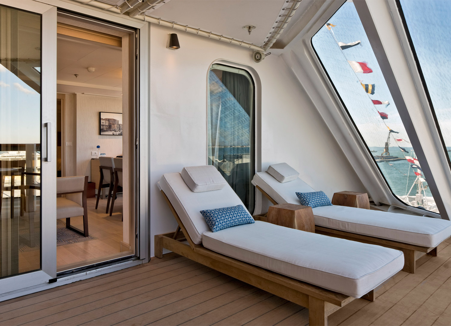 Explorer Suite - Balcony