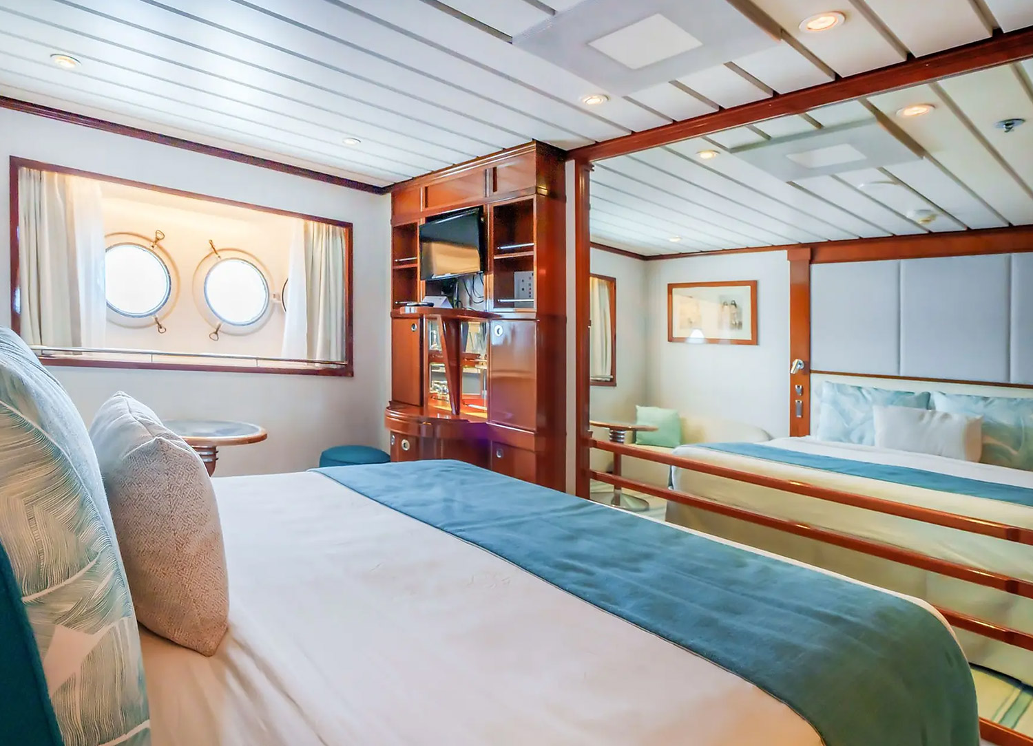 Porthole Stateroom - Bedroom