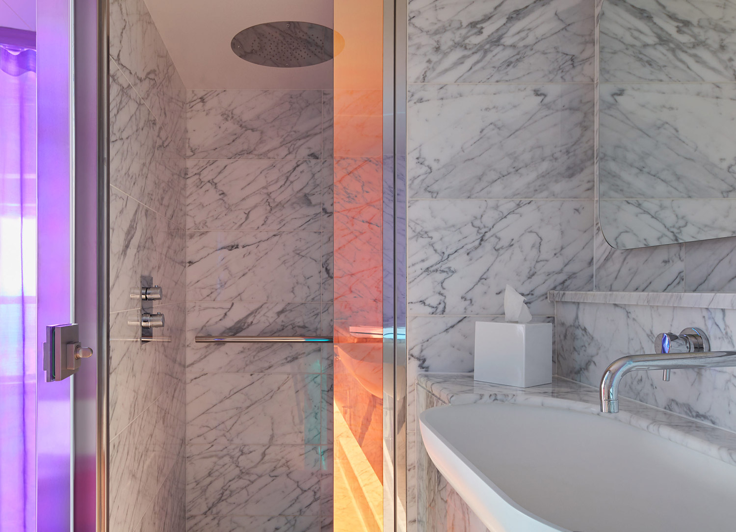 Cheeky Corner Suite - Bathroom