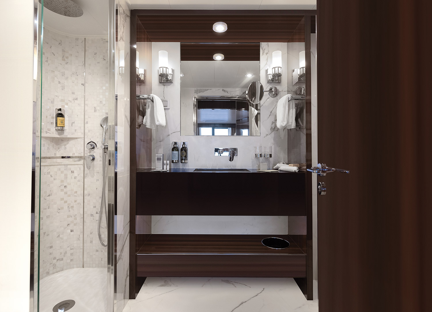 Discovery Suite - Bathroom