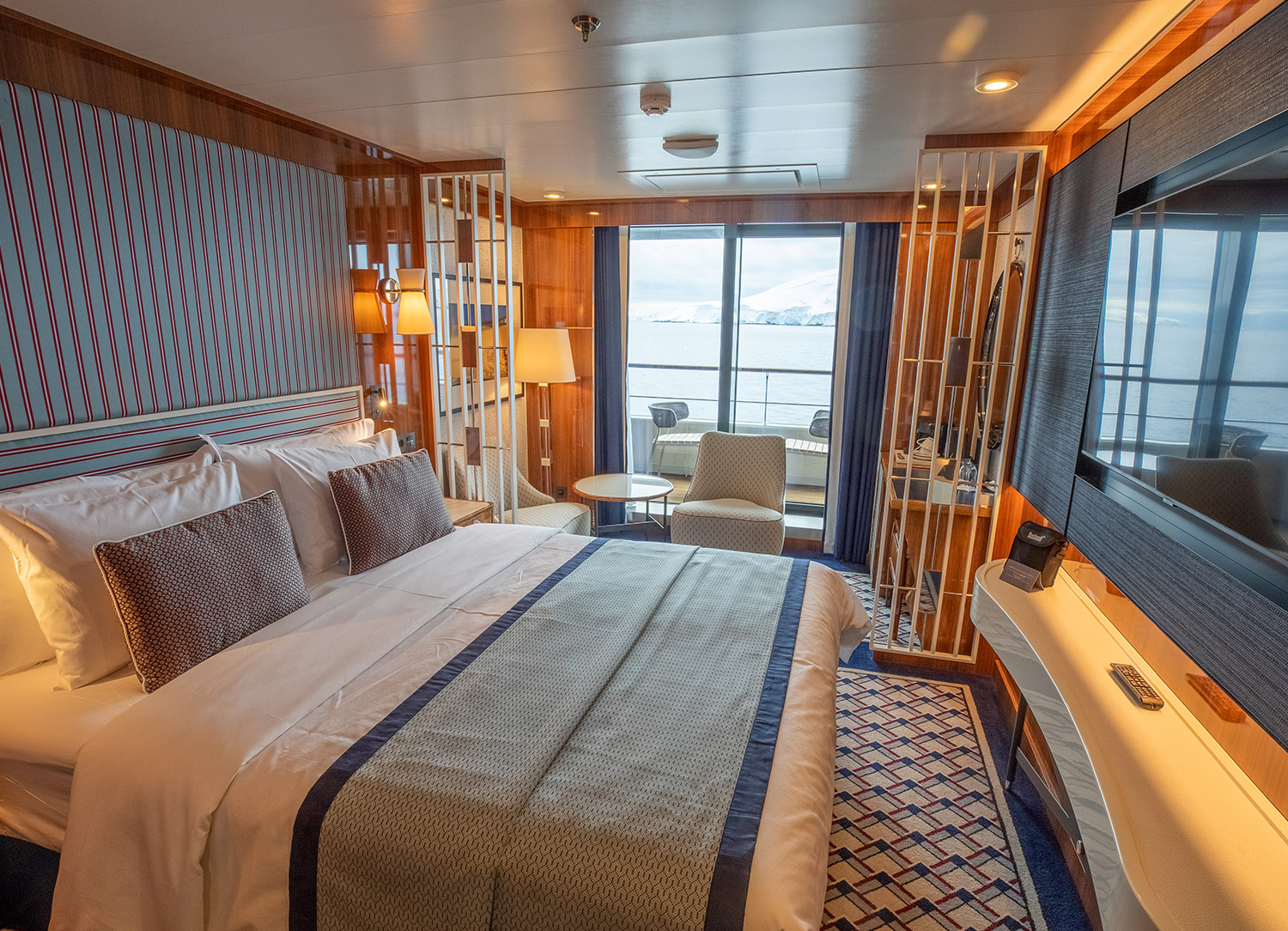 Horizon Stateroom - Bedroom