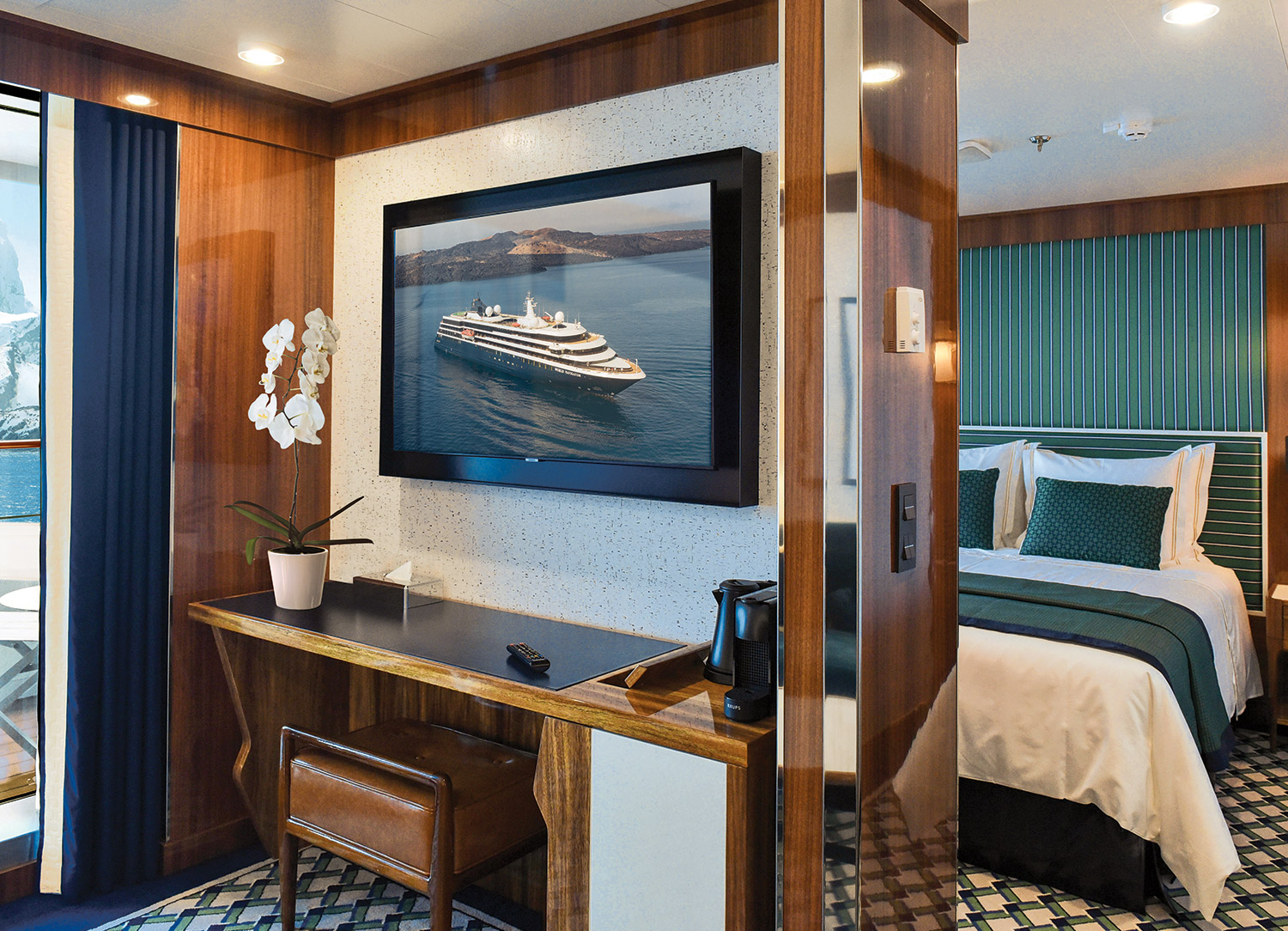 Navigator Suite - Bedroom