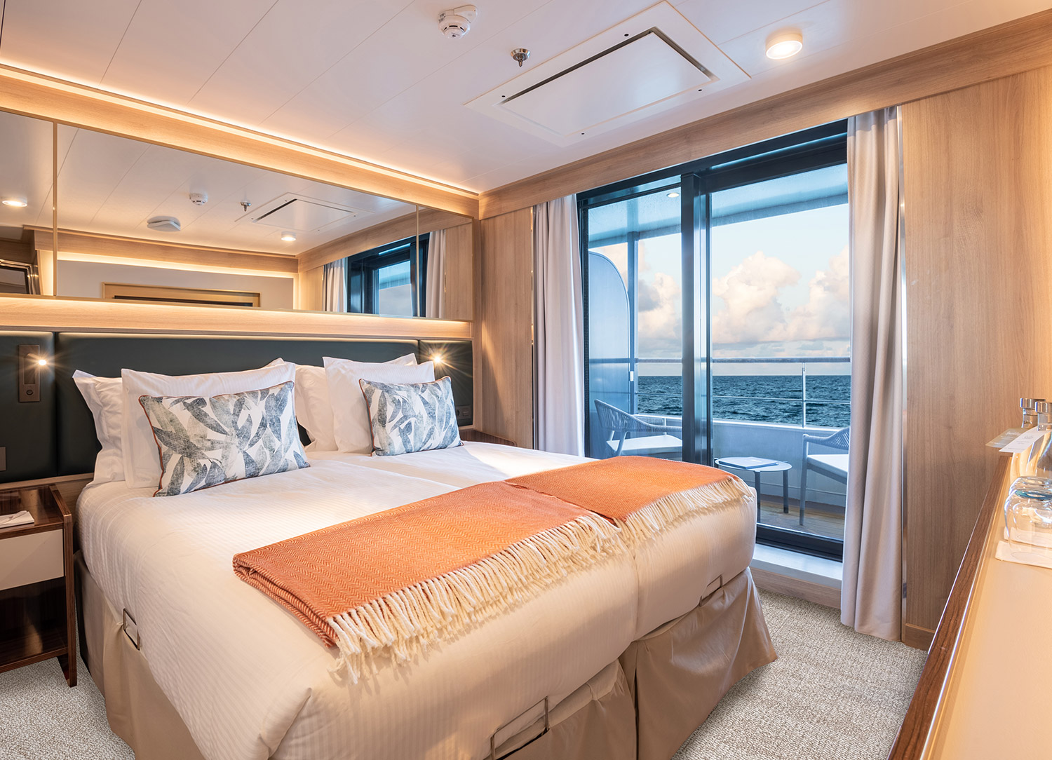 Veranda Deluxe Stateroom - Bedroom