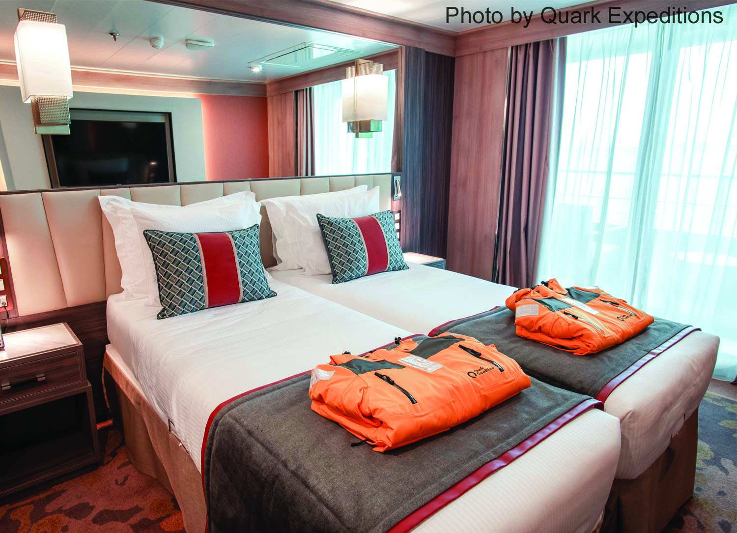 Deluxe Suite stateroom on World Explorer