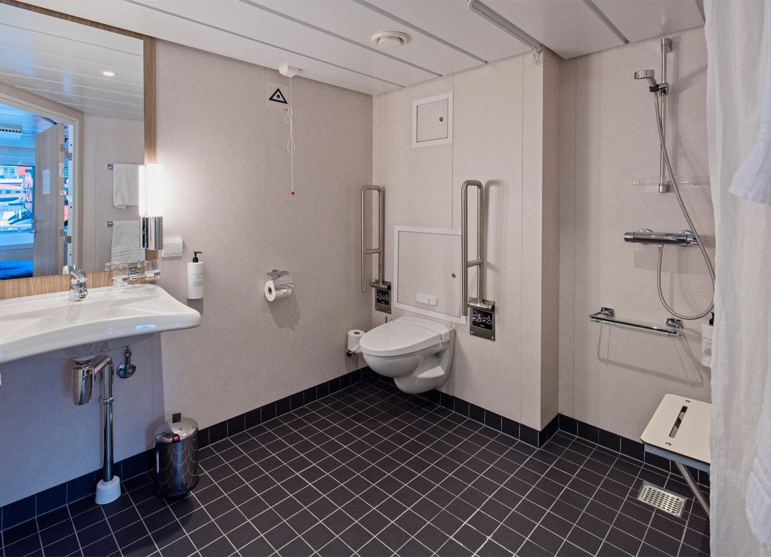 Outside Stateroom for 2 Travelers (Partially Obstructed View) stateroom on MS Spitsbergen