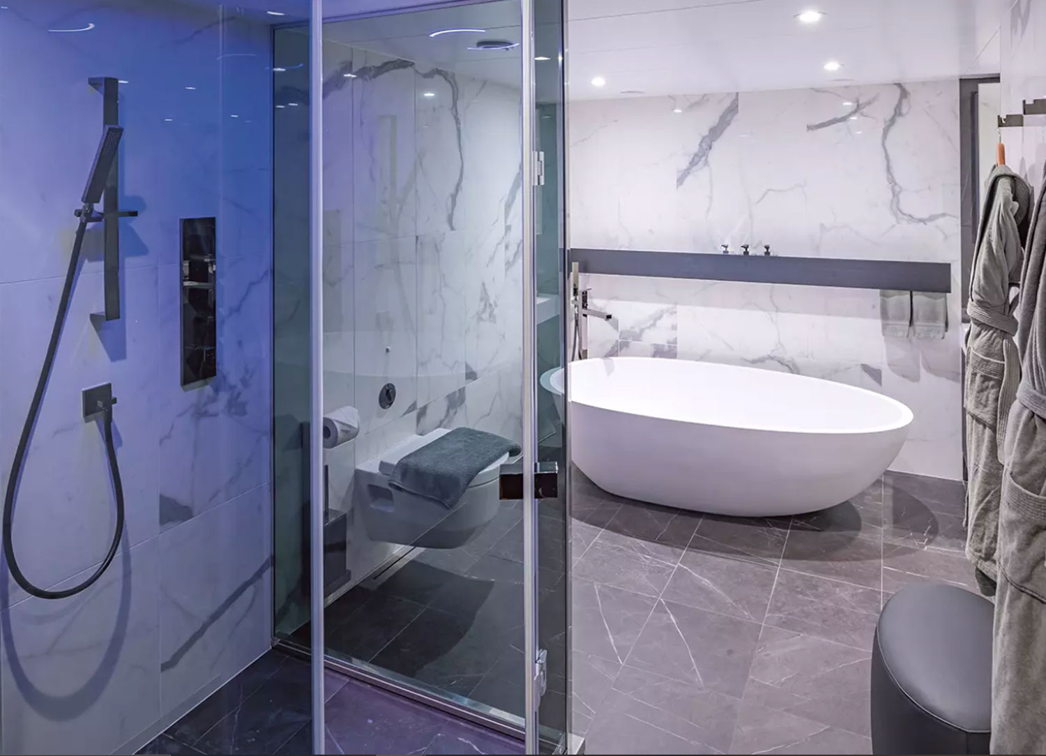 Large, luxury bathroom in the Grand Panorama Suite
