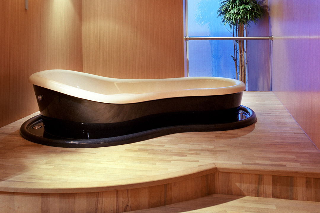  Indulge in a luxurious treatment at the Feng Shu-inspired Crystal Spa.  