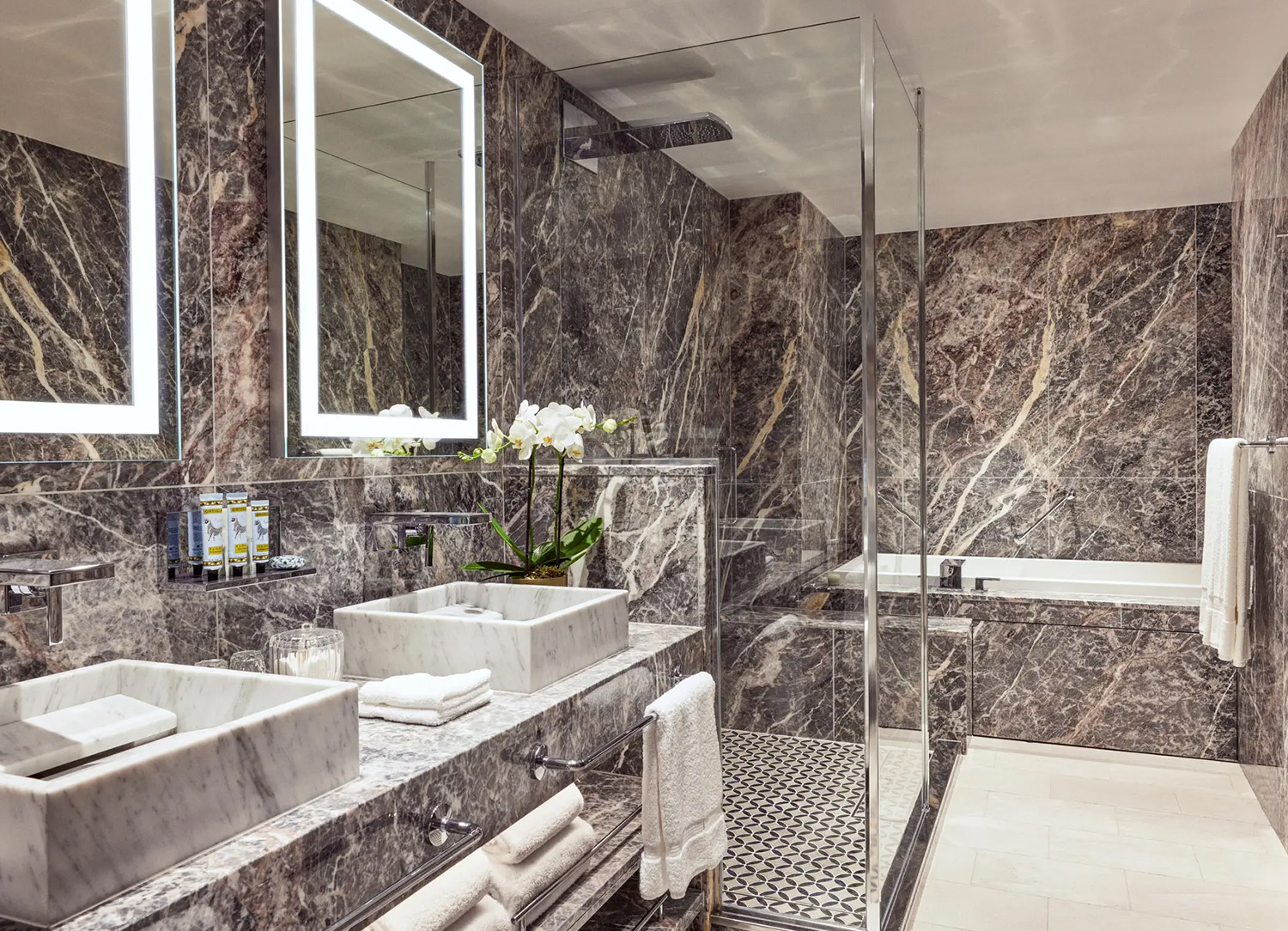 Junior Crystal Penthouse Suite - Bathroom