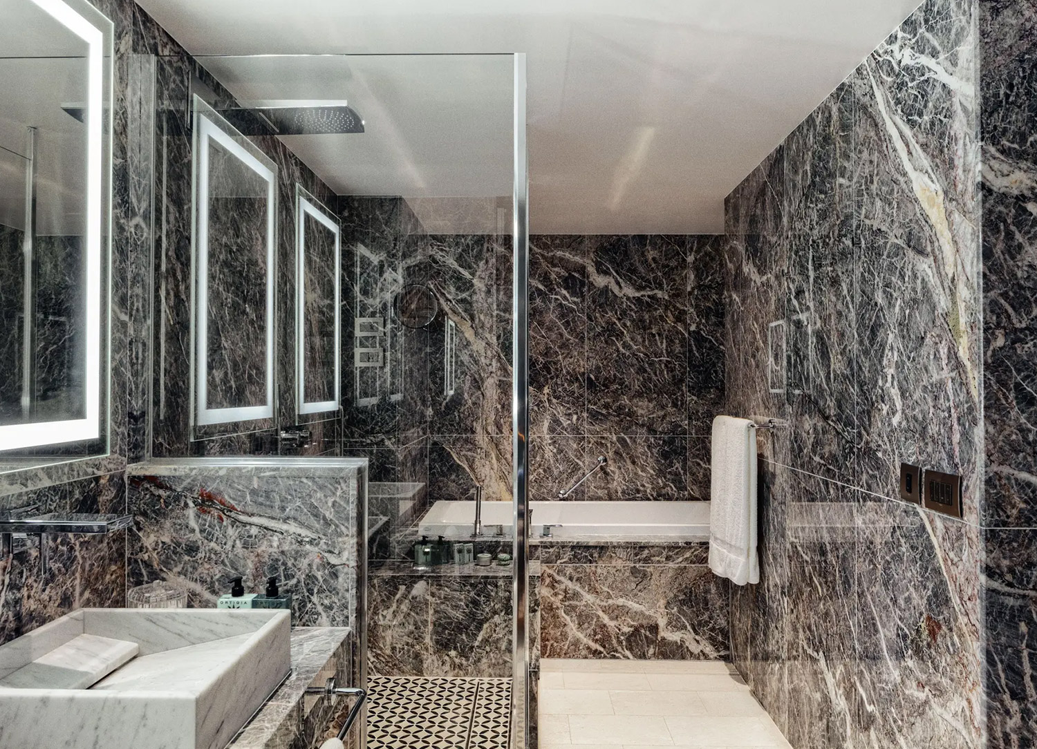 Junior Crystal Penthouse Suite - Bathroom