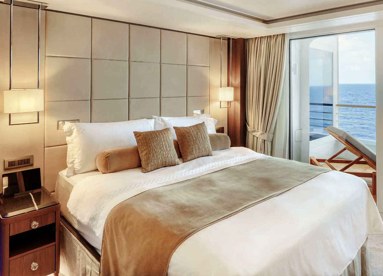 Junior Crystal Penthouse Suite - Living Room