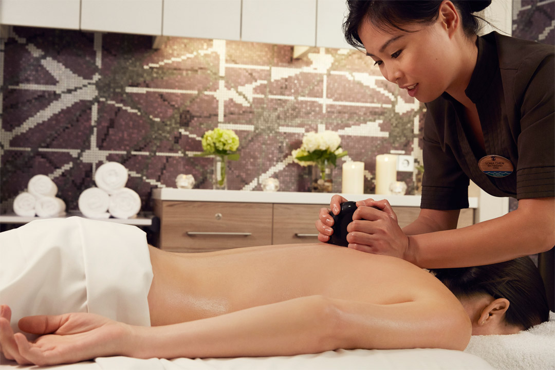  A relaxing massage at the Vitality Spa makes it easier than ever to enjoy your <em>Freedom of the Seas</em> cruise with a clear mind. 
