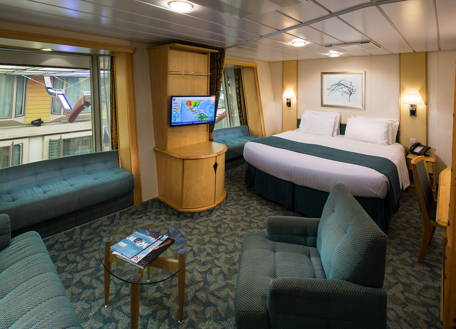 Spacious Promenade View Interior - Bedroom