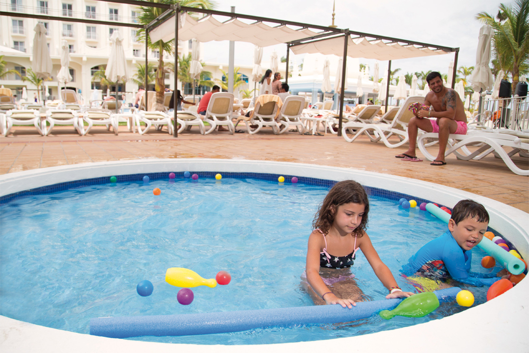 A children's pool and kids club makes Hoel Riu Palace Aruba a great family getaway.